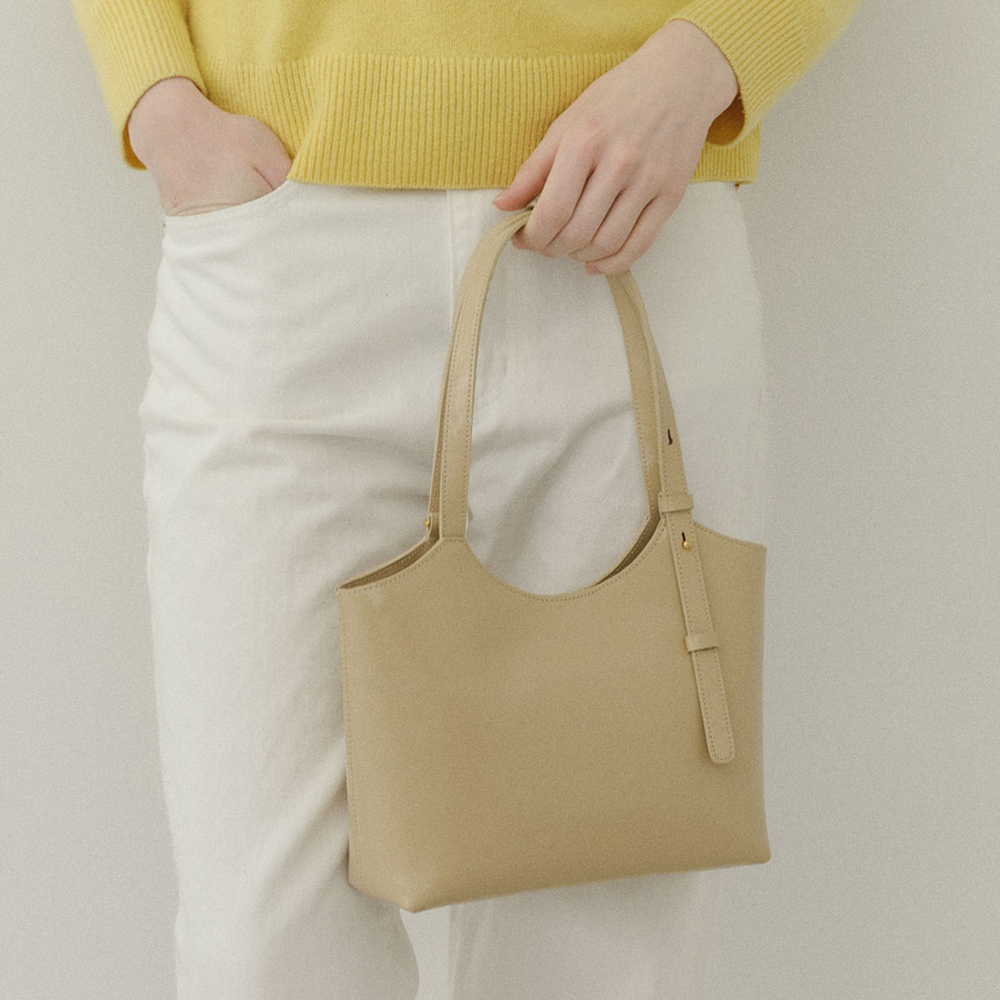 90 Veneta bag Small Sand Beige  [New 10%] Preorder May 16th.  / Send sequentially (normal price KRW 198000)