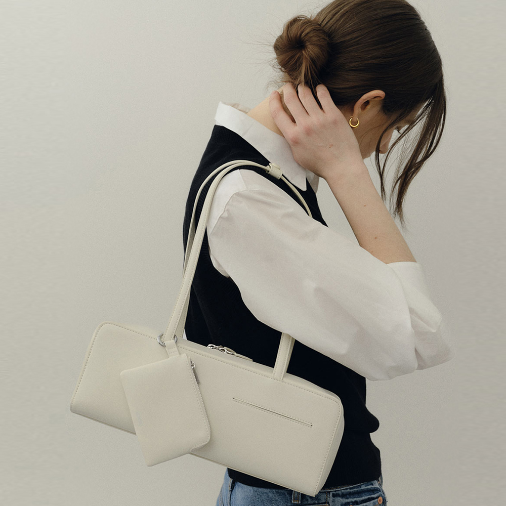 East West Bag Ivory  [New 10%]    (normal price 258,000 won)